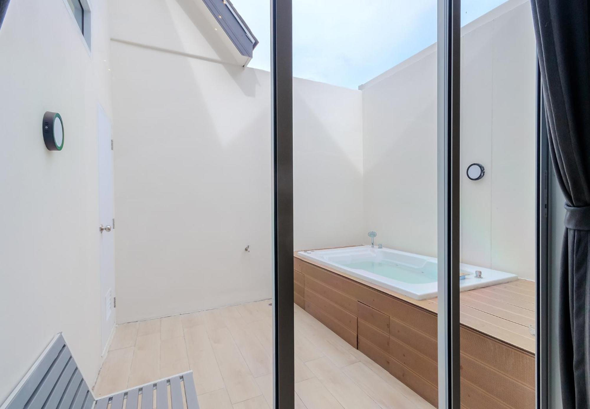 Nidhra นิทรา Apartment Ban Lat Krachaeng Bagian luar foto